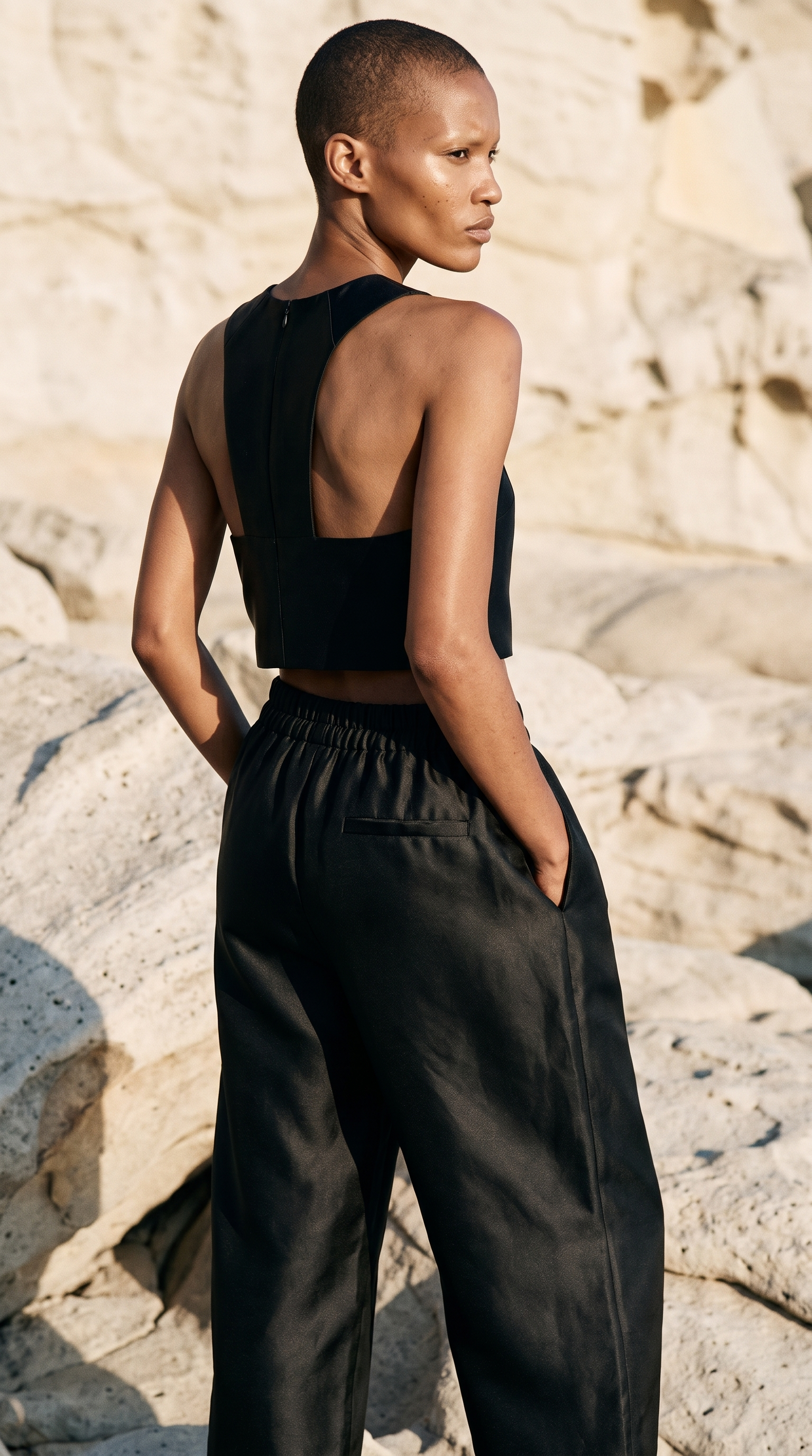 Elasticated waistband and side pockets on black satin trousers – PHAGE Paris